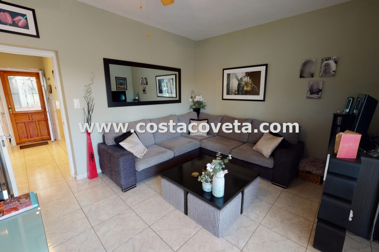 Modern refurbished corner apartment at only 2 minutes walking from the beach