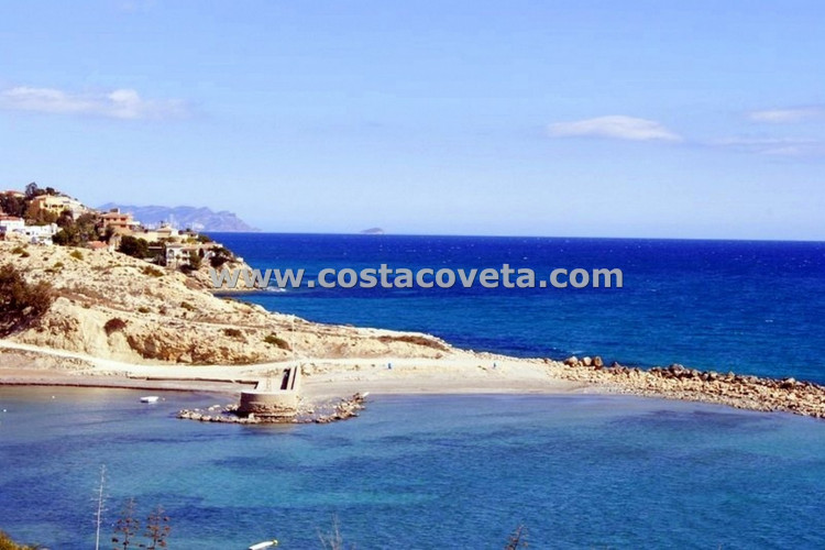 Modern refurbished corner apartment at only 2 minutes walking from the beach