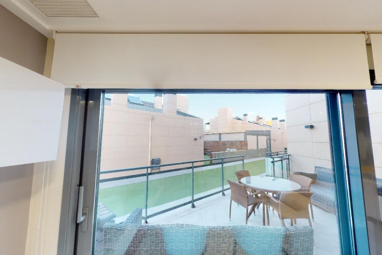 BEAUTIFUL SEMI-DETACHED IN RESIDENTIAL LA MAR ON THE SEAFRONT AT EL CAMPELLO