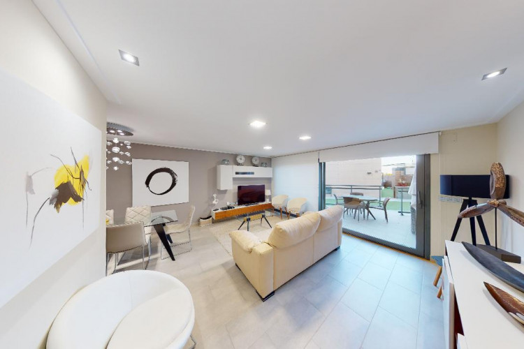 BEAUTIFUL SEMI-DETACHED IN RESIDENTIAL LA MAR ON THE SEAFRONT AT EL CAMPELLO