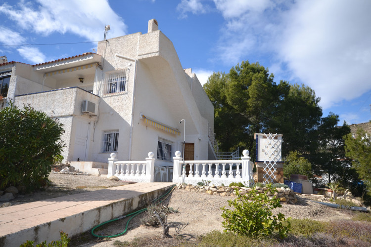 Lovely semi-detached property in Jupiter park at la Coveta Fuma