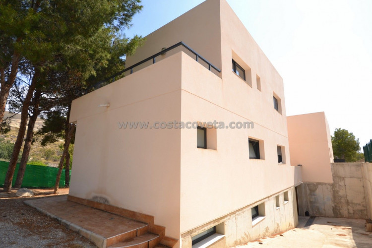 Stylish modern villa is new constructed with large garden in Coveta Fuma El Campello