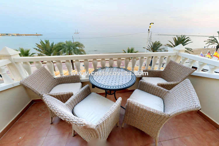 Beautiful duplex apartment on the boulevard with panoramic views over the beach of El Campello.
