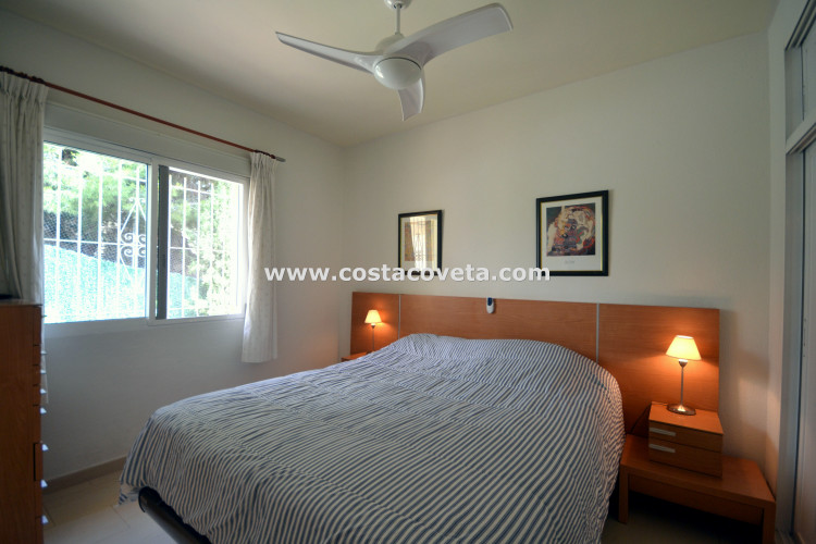 Very well maintained villa with heated pool in la Coveta Fuma a stones throw from the beach