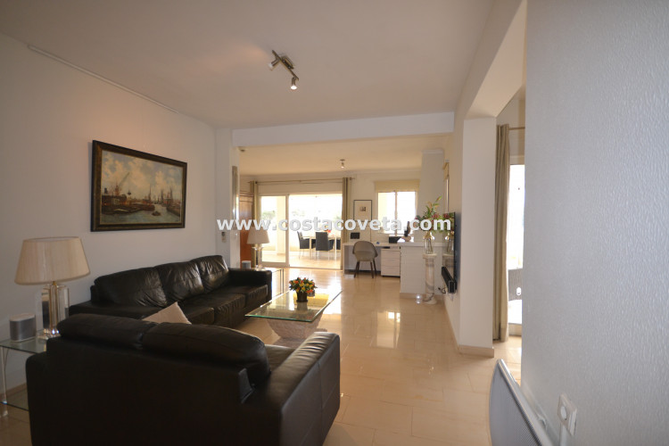 Very well maintained villa with heated pool in la Coveta Fuma a stones throw from the beach