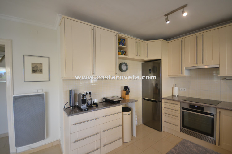 Very well maintained villa with heated pool in la Coveta Fuma a stones throw from the beach