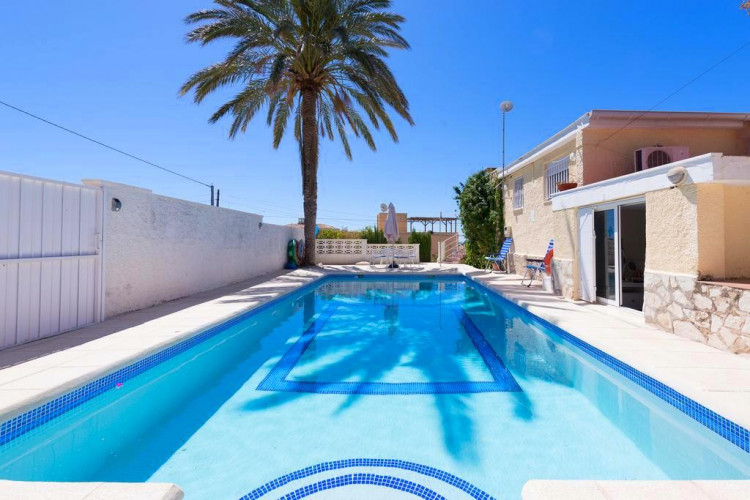 Detached villa with pool in la Coveta Fuma - el Campello