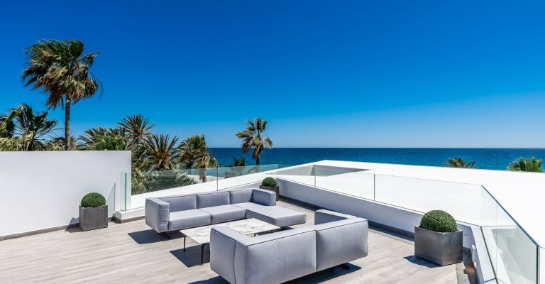 Luxury properties for sale in Los Monteros Playa