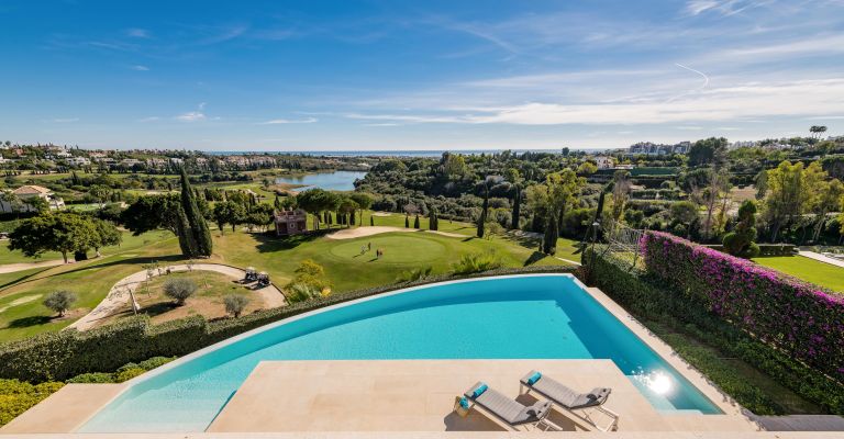 Luxe eigendommen aan de golfbaan te koop in Marbella