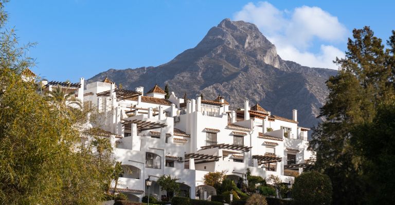 Luxury Townhouses for sale in Marbella Golden Mile