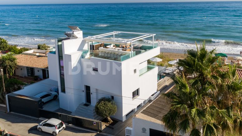 Nieuwe schitterende moderne luxe villa aan het strand, Costabella, Marbella Oost