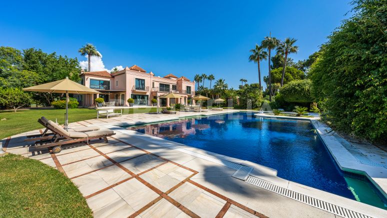 Exclusieve villa van hoge kwaliteit, volledig gerenoveerd in Paraiso Barronal, Estepona