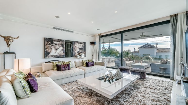 Elegantes Erdgeschoss-Luxus-Duplex in Reserva de Sierra Blanca, Marbella