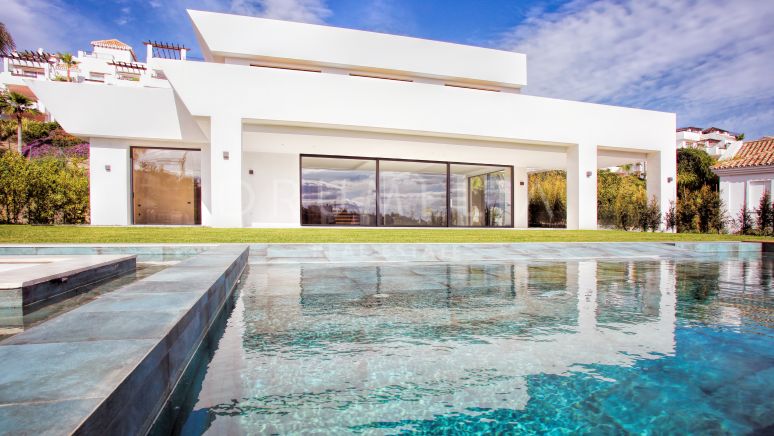 Atemberaubende zeitgenössische neue Villa La Alqueria, Benahavis