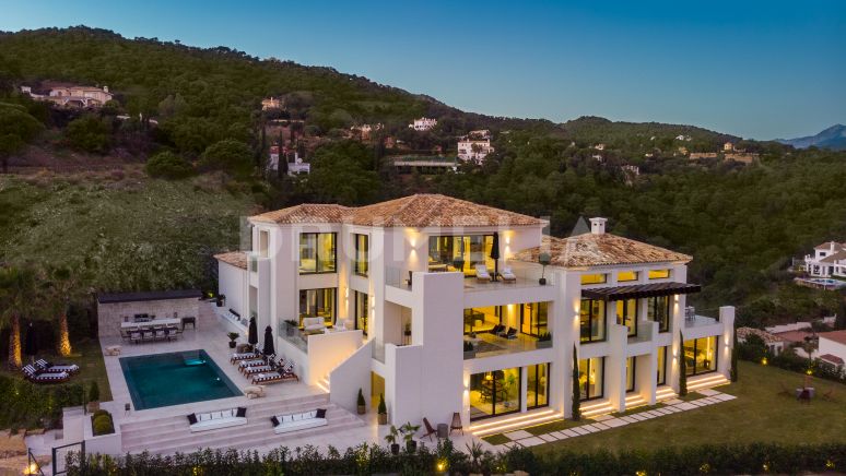 Новый современный элитный дом на продажу с потрясающим видом на море в Эль-Мадроньяле, Бенахавис