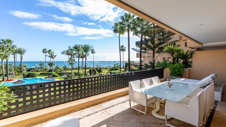 Apartment in erster Strandlinie mit herrlichem Meerblick in Costalita del Mar, New Golden Mile, Estepona