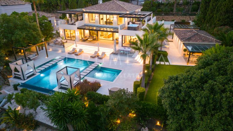 Prachtige moderne villa met luxe voorzieningen in La Cerquilla, Nueva Andalucía, Marbella