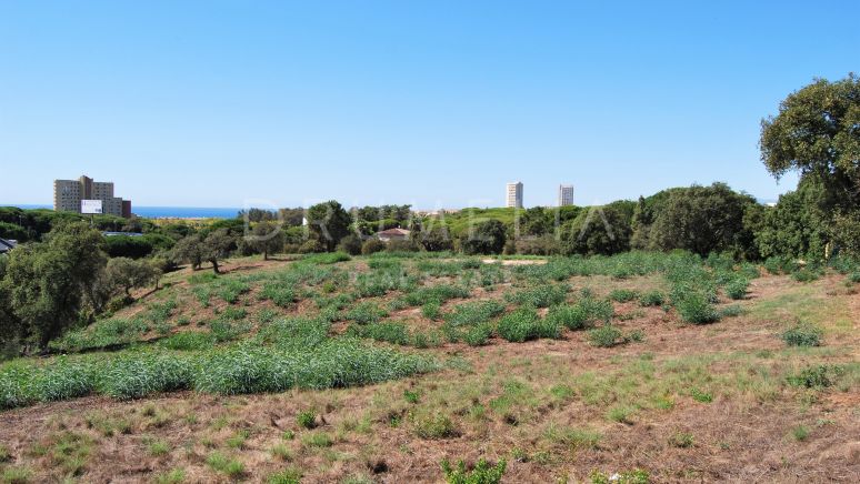 Riesiges Grundstück zum Verkauf in der raffinierten und luxuriösen Urbanisation Hacienda Las Chapas, Marbella Ost.
