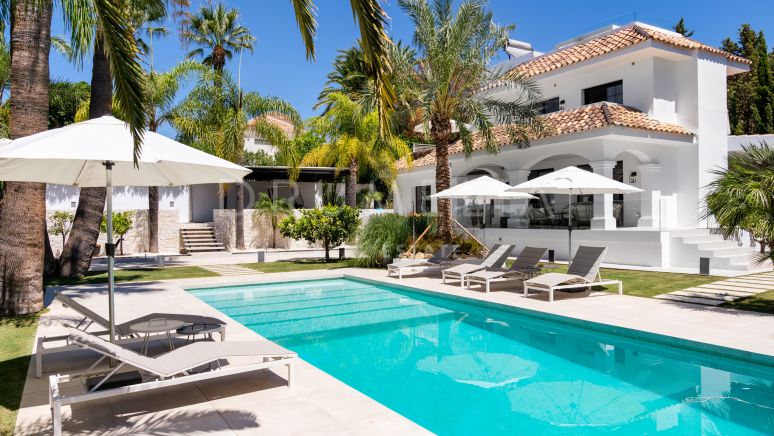 Wunderschön renovierte Luxusvilla in der Nähe des Golfclubs Los Naranjos in Neu-Andalusien, Marbella.