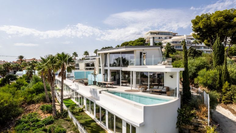 Prachtige luxe moderne villa met panoramisch uitzicht in Reserva del Higuerón, Benalmadena