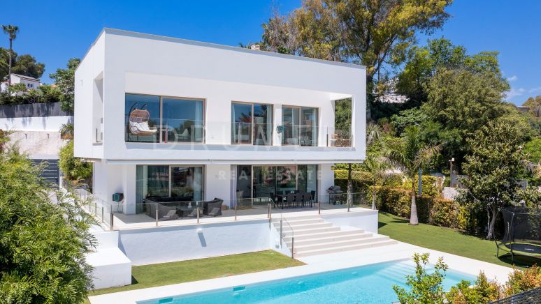 Beautiful and sophisticated modern high-end villa in exclusive Casasola, Estepona