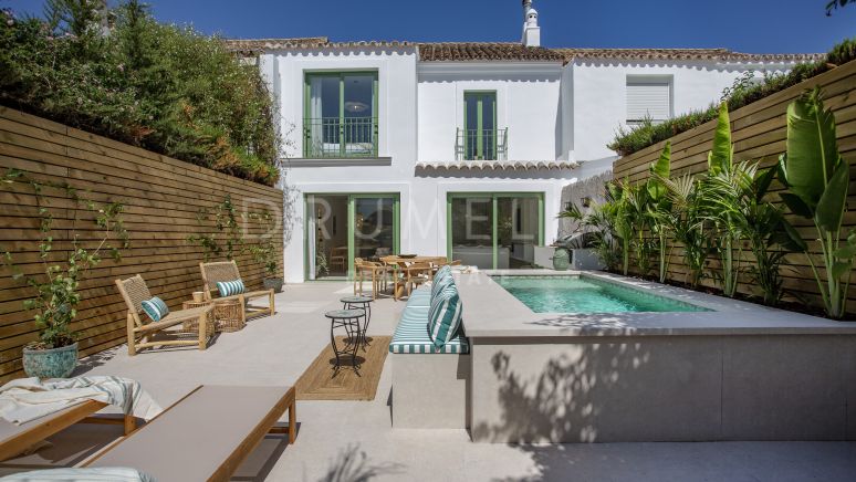 Charming renovated beachside modern townhouse with private pool in San Pedro de Alcantara