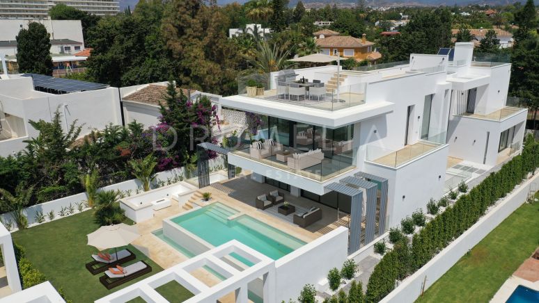 Nieuwe verfijnde moderne luxe villa in het luxe Guadalmina Baja, San Pedro de Alcantara