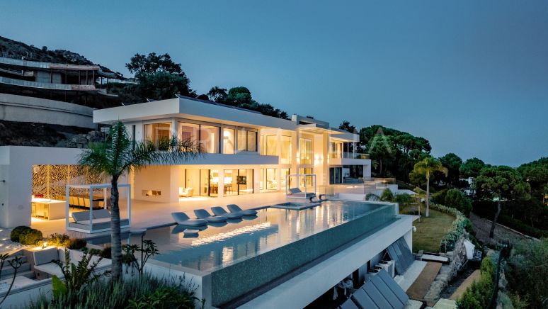 Wunderschönes modernes Haus mit Panoramablick auf das Meer im Marbella Club Golf Resort, Benahavís