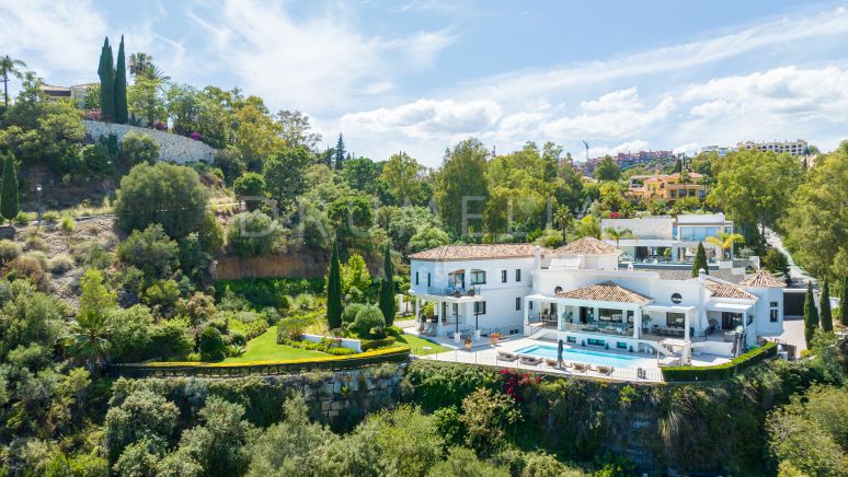 Prachtige luxe villa met panoramisch uitzicht in El Herrojo Alto, La Quinta, Benahavís