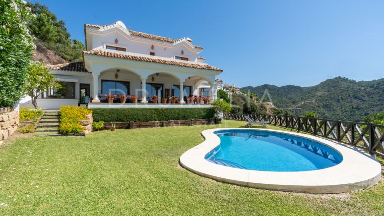 Belle villa haut de gamme de style méditerranéen avec vue sur la mer à Monte Mayor, Benahavís