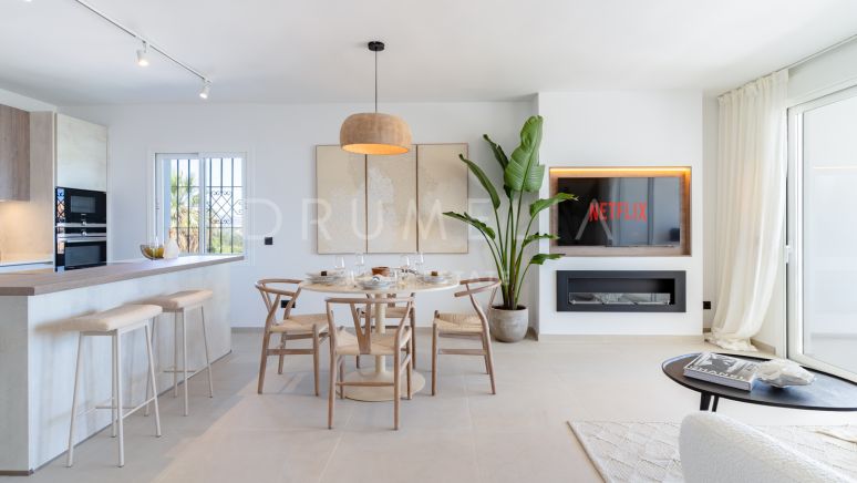 Wunderschöne, moderne und renovierte Wohnung mit Meerblick in Nueva Andalucia, Marbella