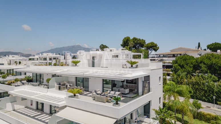New modern luxury penthouse with Scandi design and panoramic views in Cataleya, Atalaya, Estepona