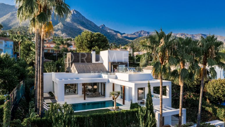 Superbe villa de luxe de style moderne avec des caractéristiques de pointe à Sierra Blanca, Marbella.