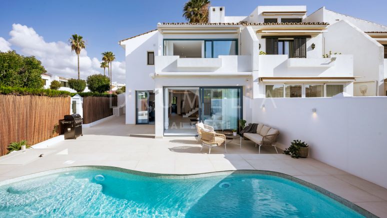 Preciosa casa adosada de lujo reformada con jardín y piscina en San Pedro de Alcántara, Marbella