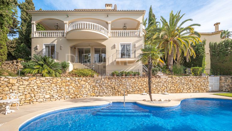 Bemerkenswerte klassische mediterrane Luxusvilla im Marbella Hill Club, Goldene Meile von Marbella