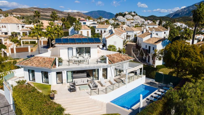 Stilfullt renoverad modern medelhavsvilla i vackra Nueva Andalucia, Marbella