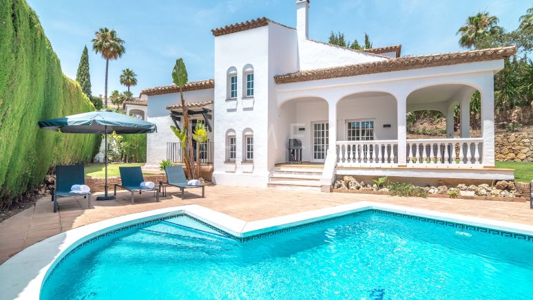 Snygg och lyxig medelhavsvilla i vackra Marbella Country Club, Nueva Andalucia, Marbella