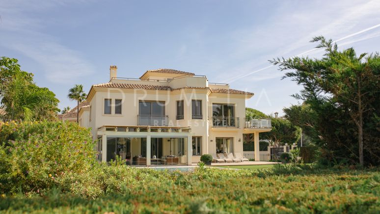 Magnificent front-line beach classy luxury villa with fantastic open sea views in Marbella East