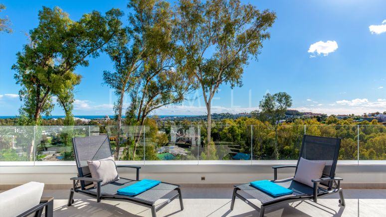 Stylish modern luxury apartment with panoramic sea views in Azahar de Marbella, Nueva Andalucia