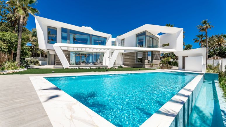 Villa Sapphire - Nouvelle villa avant-gardiste exceptionnelle en bord de mer, Los Monteros, Marbella Est