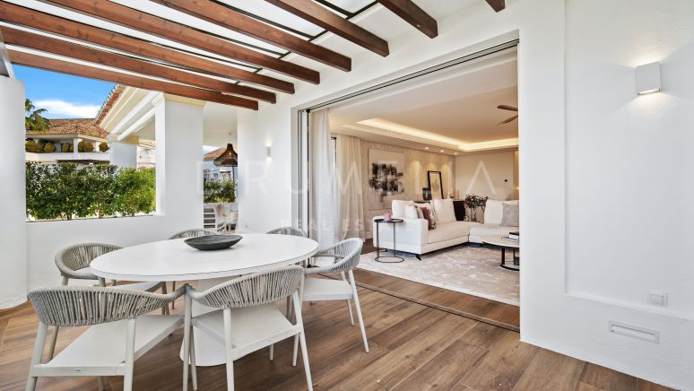 Elegante apartamento reformado para el estilo de vida más lujoso en Monte Paraíso, Marbella