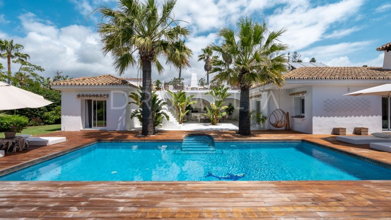 Charmante en gezellige luxe villa vlakbij de Middellandse Zee in Marbesa, Marbella Oost