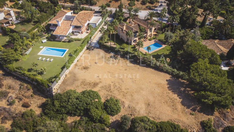 Excellent plot with panoramic sea view in refined Hacienda las Chapas, Marbella East
