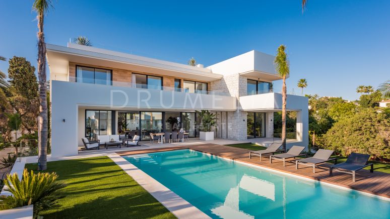Chic contemporary-style luxury villa in Marbella East, steps from sandy beaches and Cabopino port