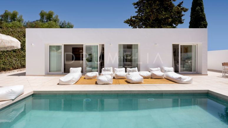 Villa de luxe moderne rénovée avec des éléments boho et scandi à Nueva Andalucia, Marbella