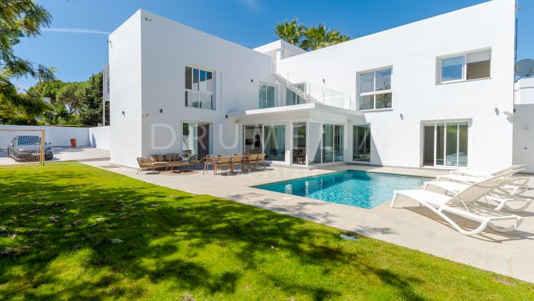 Prachtig gerenoveerde moderne luxe villa in het hart van Nueva Andalucia, Marbella