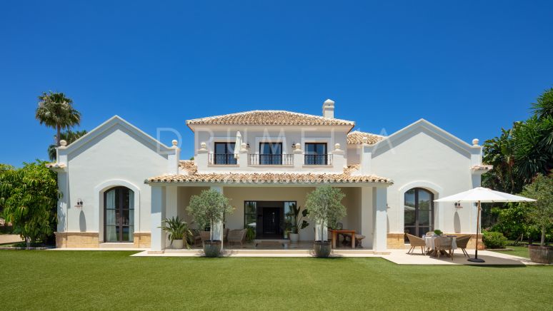Merveilleuse villa méditerranéenne avec vue sur la mer et intérieur boho chic, New Golden Mile, Estepona