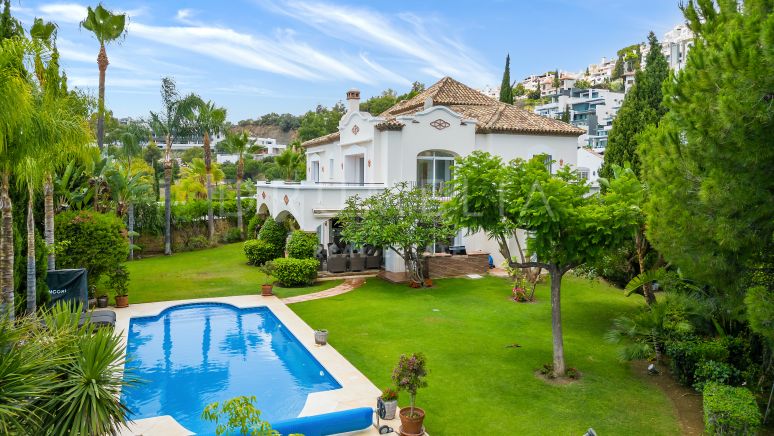 Unverfälschte mediterrane Luxusvilla mit Panoramablick in La Reserva de la Quinta, Benahavis