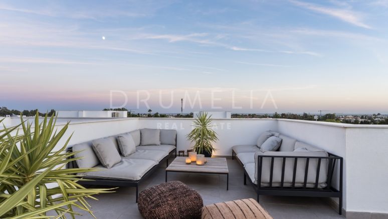 Preciosa y moderna casa adosada a estrenar con vistas panorámicas al mar en Rodeo Alto, Nueva Andalucia
