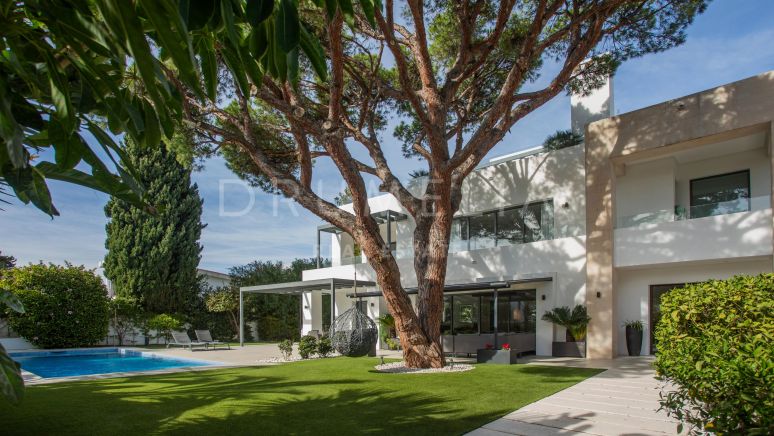 Moderne villa ved stranden i hjertet av Golden Mile i Marbella